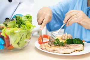 chế độ dinh dưỡng cho người cao tuổi
